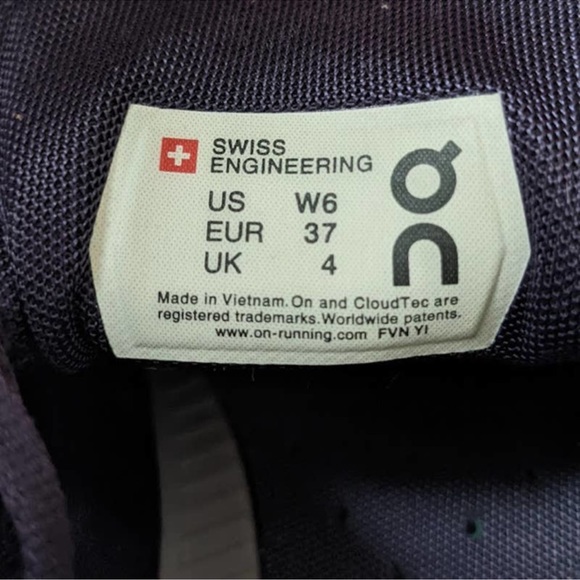 ON Cloudflow V2 Running Shoes Size 6 - Picture 2 of 6